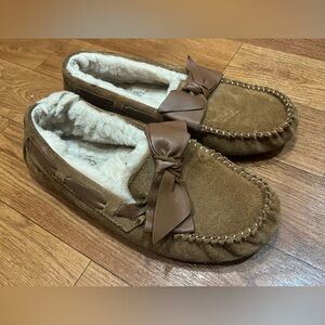 UGG Dakota Bow Moccasin Slippers Womens Size 6 EUR 37 Brown Leather